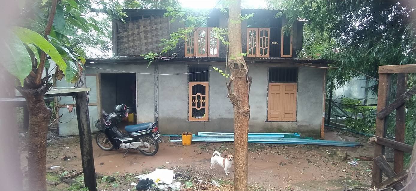 ဒက္ခီဏသီရိမြို့နယ် မြို့မစျေး နှင့် ပညာရေးဝန်ကြီးဌာနအနီး သီရိမဂ်လာရပ်ကွက် အိမ်နှင်ဝိုင်းအရောင်း 