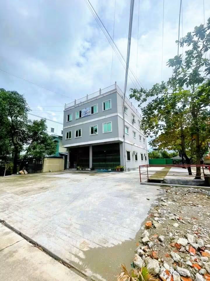 မြောက်ဒဂုံ ၊ ၃၈ရပ်ကွက်၊ မန္တလေးလမ်းမကြီးပေါ်တိုက်အဌား