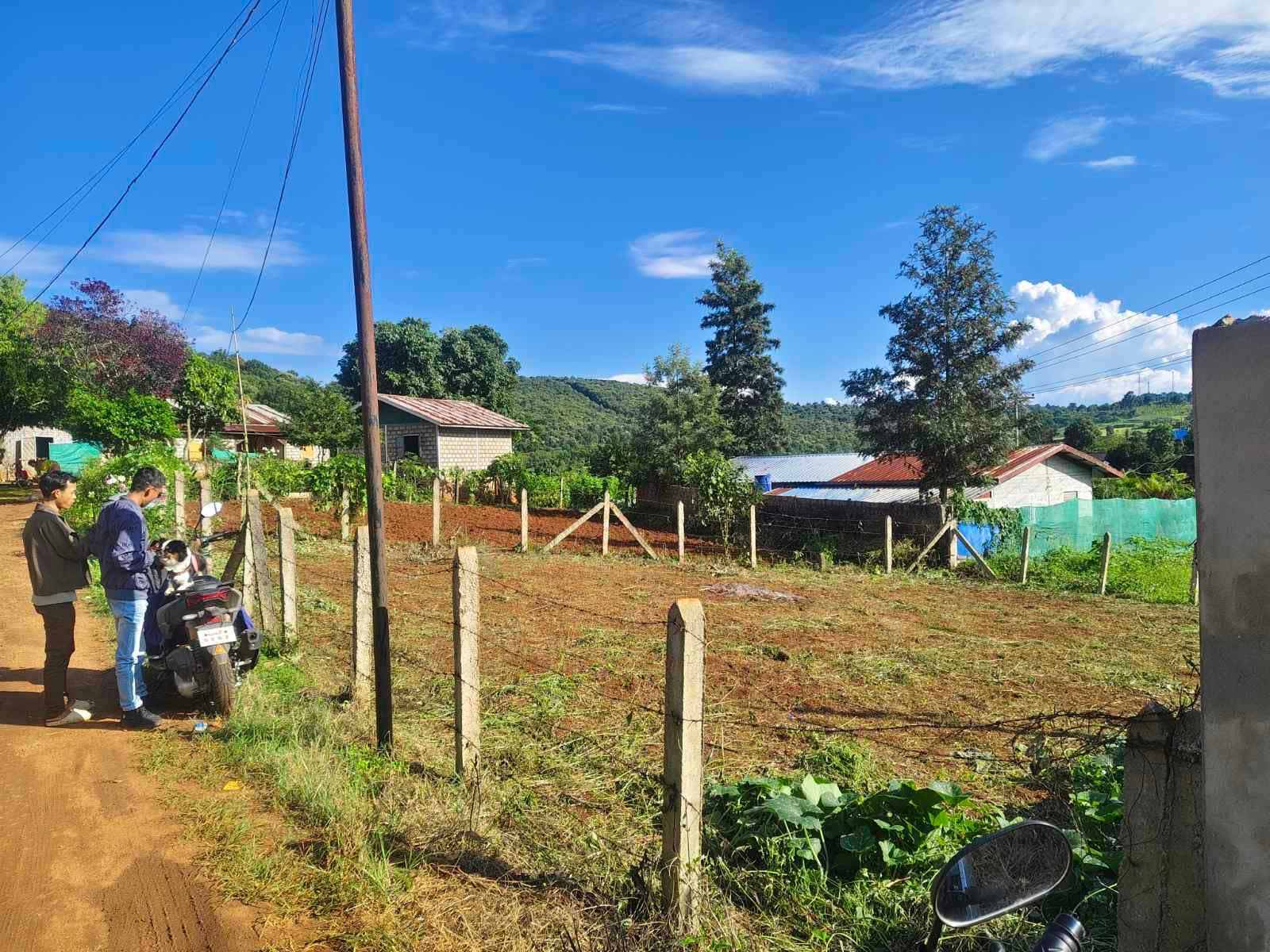 ပြင်ဦးလွင်၊ ရွာလယ် ကံ့ကော်တထောင်ဘုရားအတက်…