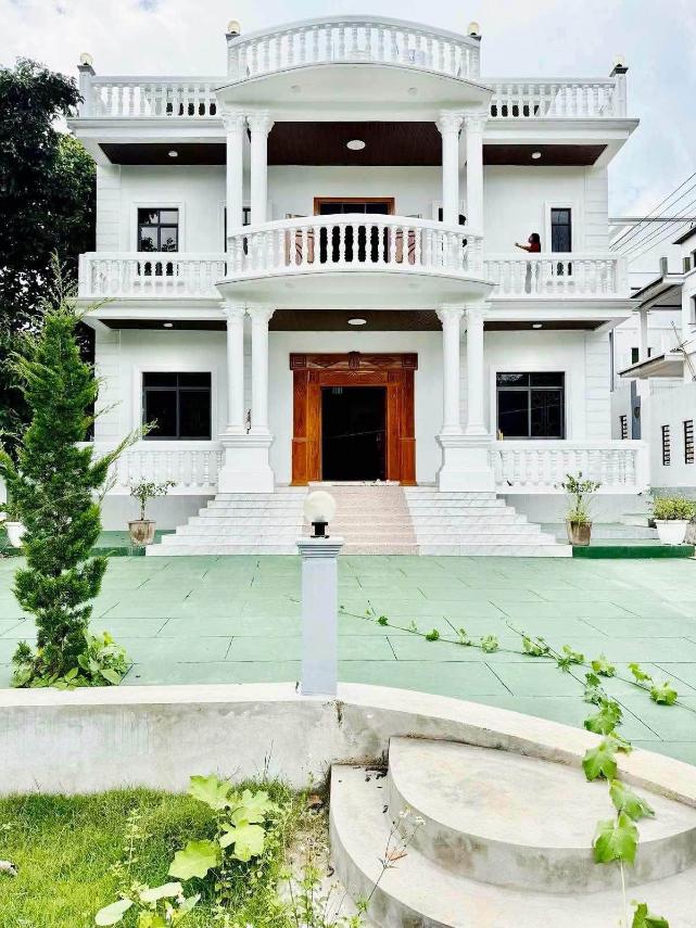 ပြင်ဦးလွင်မြို့  အောင်ချမ်းသာကျေးရွာ မန္…