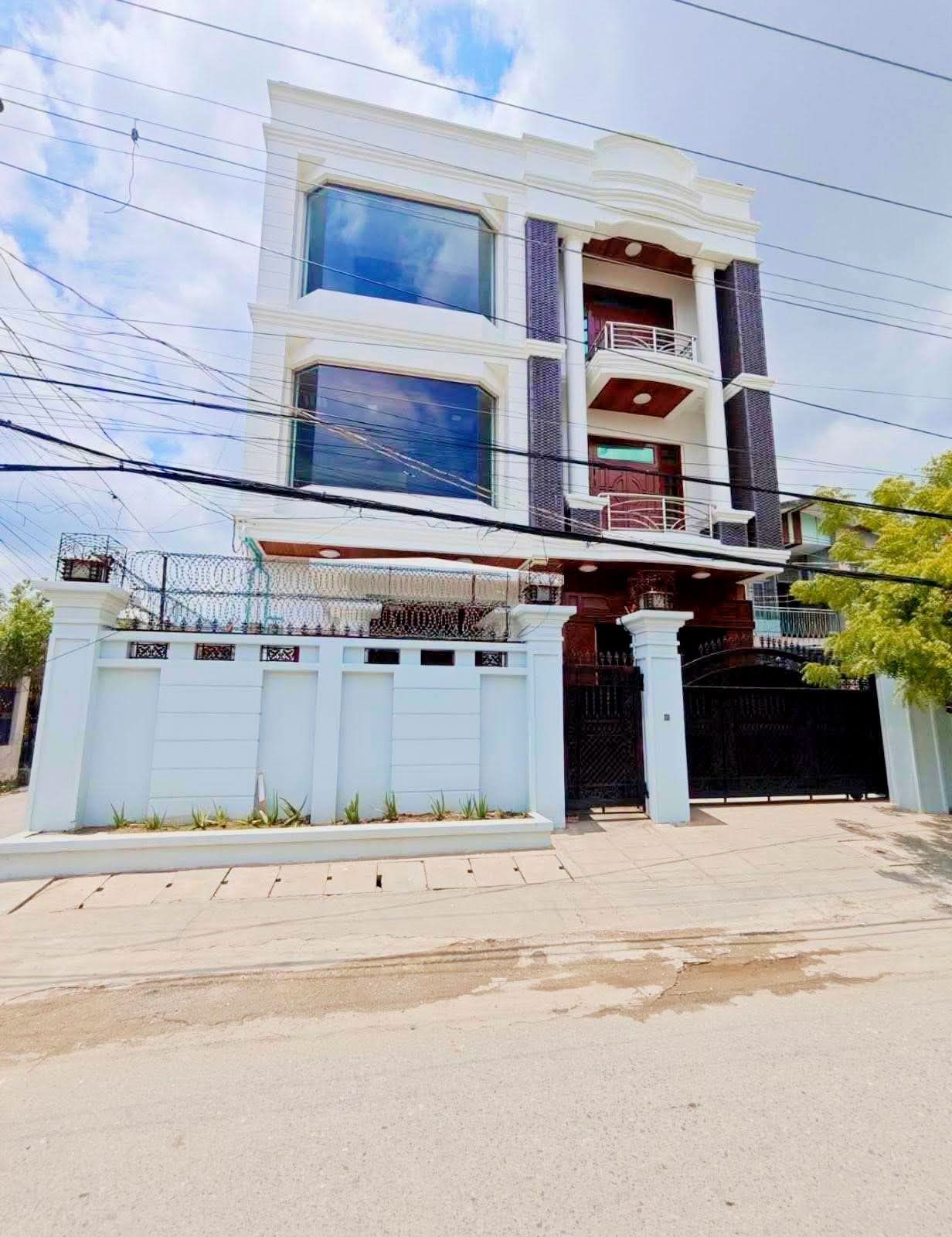 မဟာအောင်မြေ၊ 37 လမ်းမအတင် 71 လမ်း အနီး…