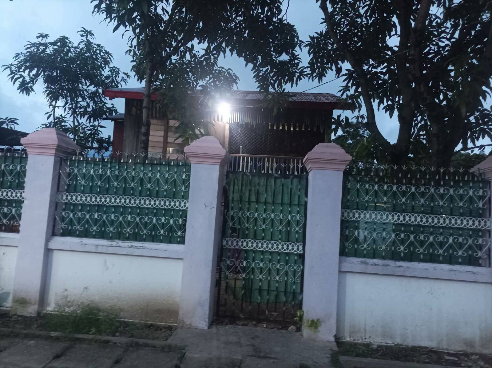 ပျဥ်းမနားမြို့၊ပေါင်းလောင်းထဲအိမ်အဌား