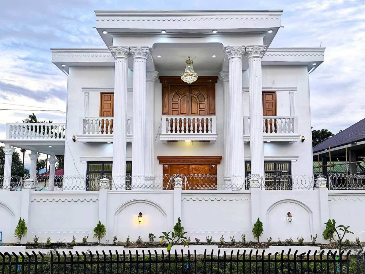 ပုဗ္ဗသီရိမြို့နယ်၊ ၀ဏဒီပရပ်ကွက်တိုက်အရော…